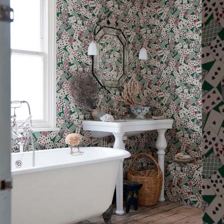 Bathroom-wallpaper-traditional-Livingetc